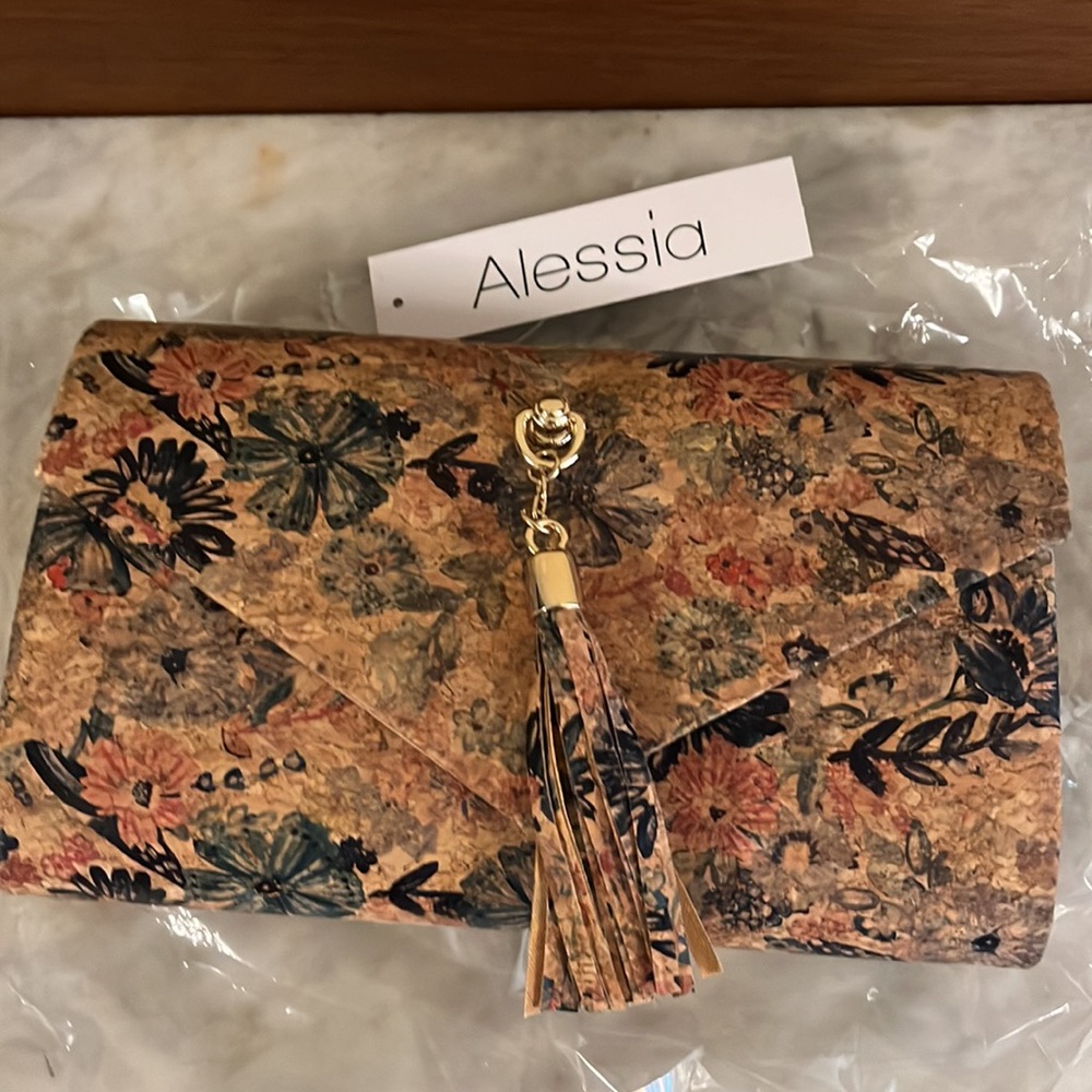 NWT-Alessia-Floral-Cork-Envelope-Clutch(Purse)
